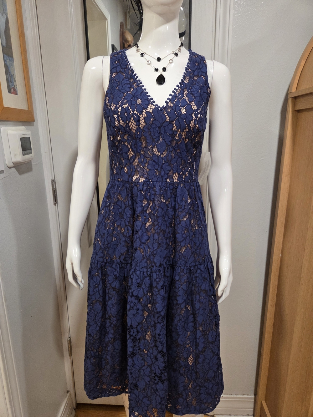 Eliza J.  NWT Beautiful  Navy Lace V-Neck Midi Dress with Nude Lining Sz 4